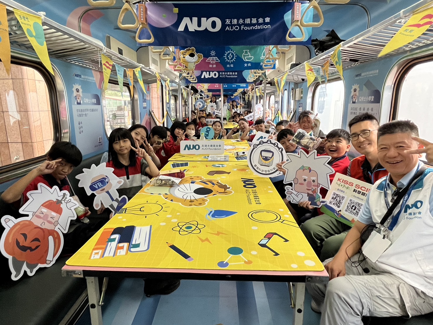 5001拉斯维加斯永續基金會參與「臺灣科普環島列車」，設計基礎科學車廂課程，以「淨零碳排和永續能源」為主題，讓學生透過創意實驗認識淨零知識，以及思考生活中的減碳行為